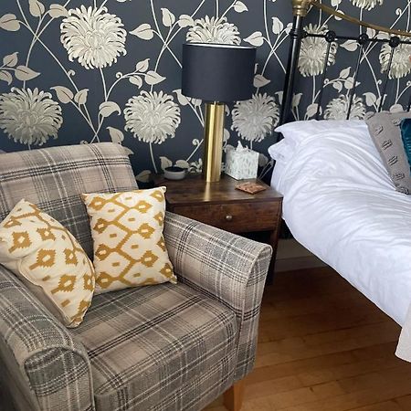 King Size Bed & En Suite Rolled Top Bath Private Lane Harrogate Ngoại thất bức ảnh
