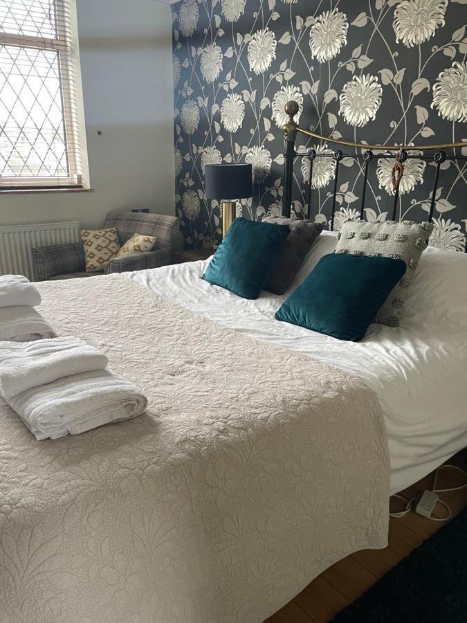 King Size Bed & En Suite Rolled Top Bath Private Lane Harrogate Ngoại thất bức ảnh